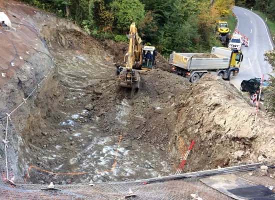 Gesprengtes Regenrückhaltebecken