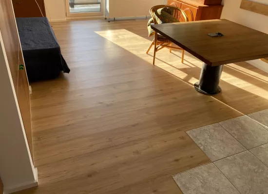 Neuer Vinylboden angepasstg an Fliesenboden