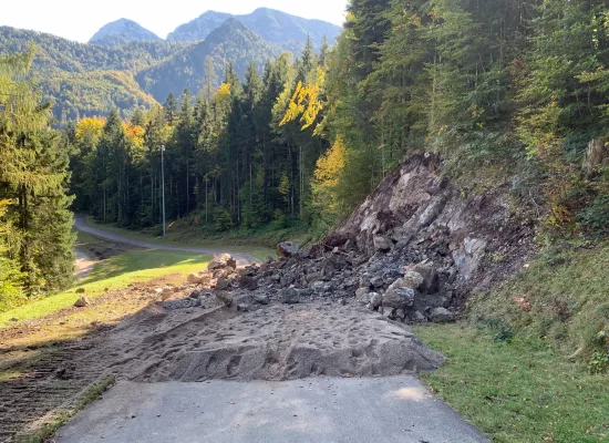 Gesprengtes Material auf Trainingsspur