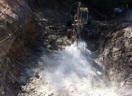 Bohrarbeiten mit Menzi Muck